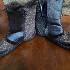 JBU faux fur lined boots